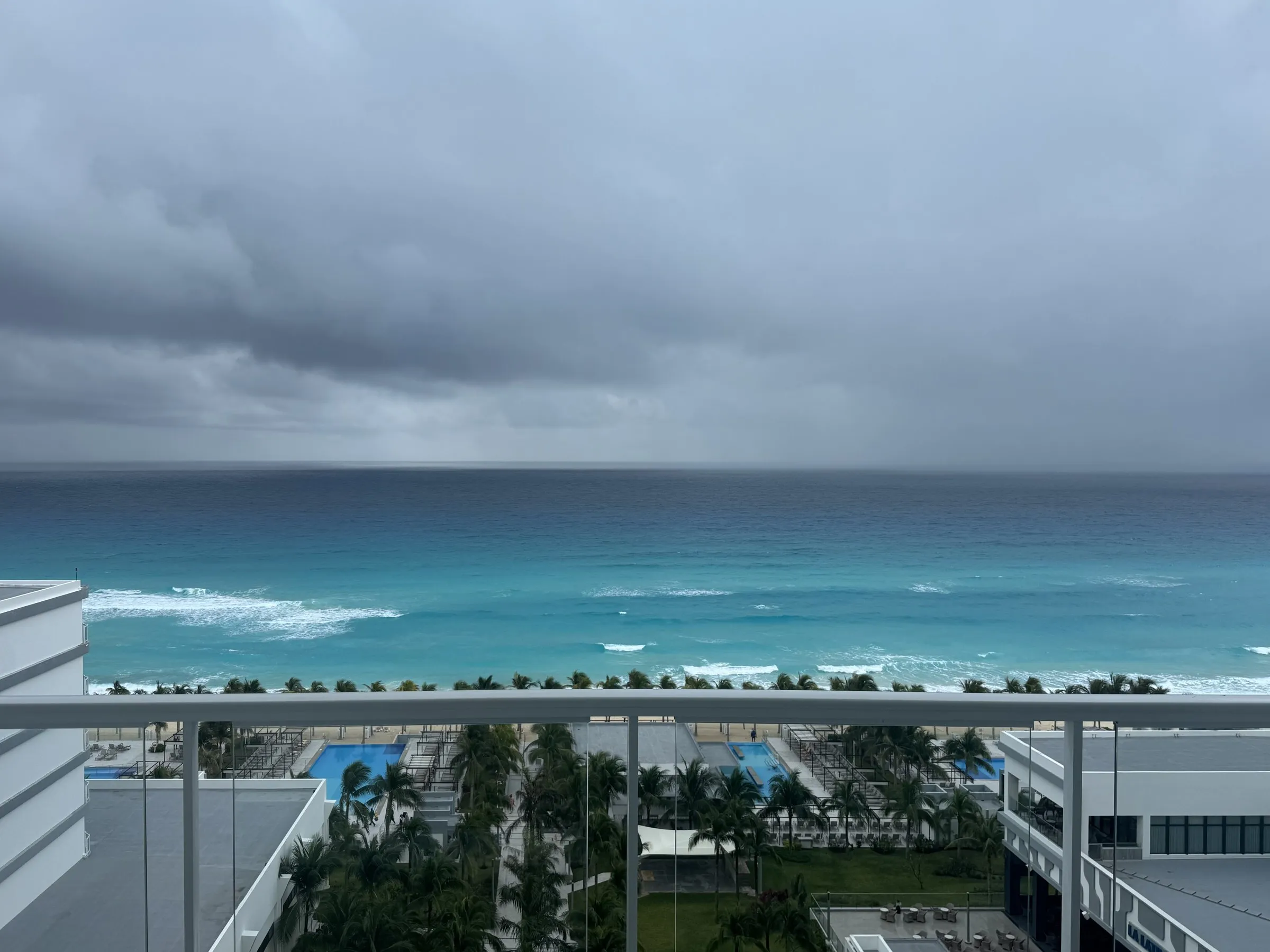 Cloudy days, impossibly blue | Cancún at Christmas
